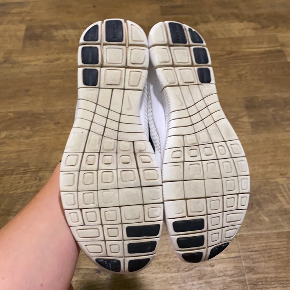 Nike Free Runs - Picture 3 of 4